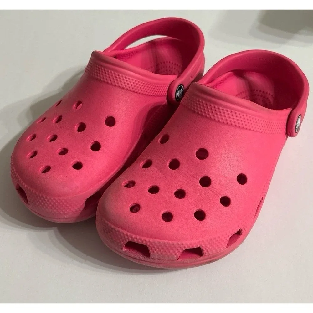Crocs Classic (size J6) Pink Croc Sandals